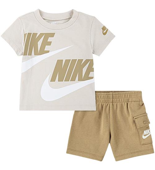 Nike ShortssÃ¦t - T-shirt/Shorts - Parachute Beige