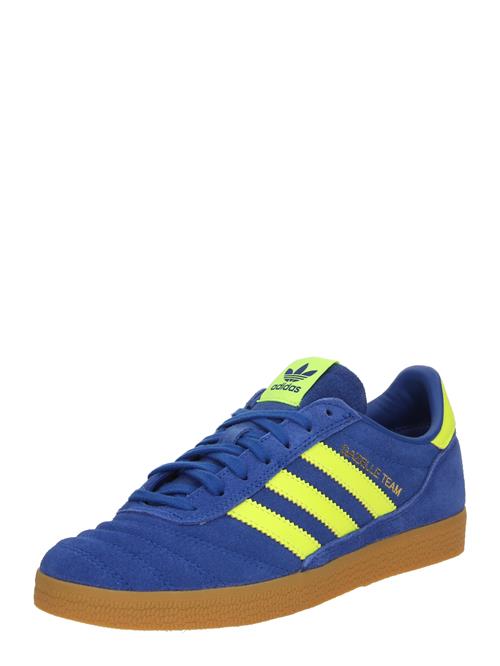 Se ADIDAS ORIGINALS Sneaker low 'GAZELLE TEAM'  blå / neongrøn ved About You