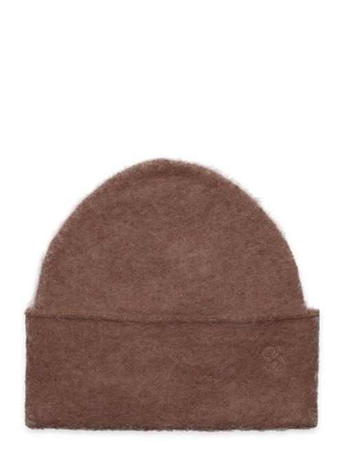 Se Fluffy Hat Filippa K Brown ved Booztlet