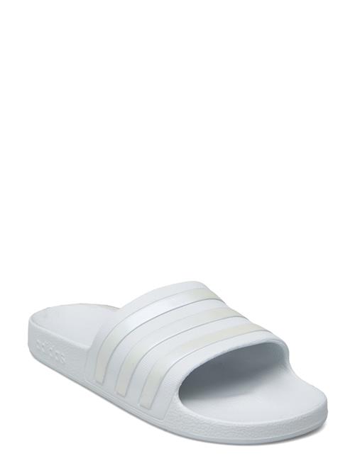 Se Adilette Aqua Adidas Sportswear White ved Booztlet