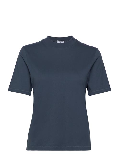 Se Mock Neck Tee Filippa K Navy ved Booztlet