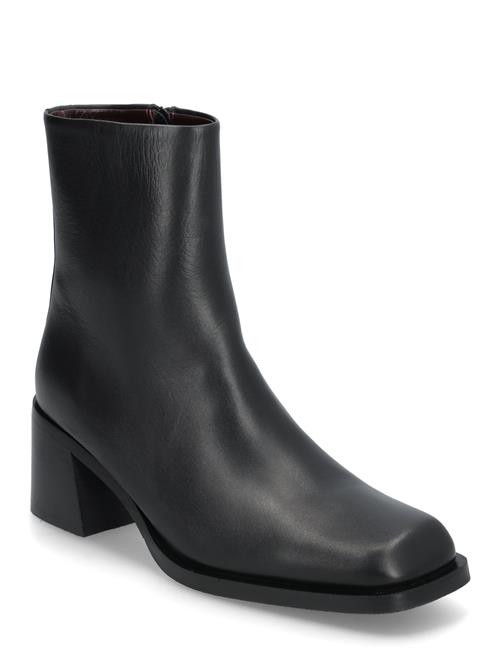 Se Classic Leather Boots Filippa K Black ved Booztlet