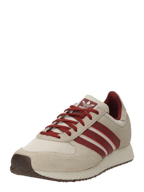 Se ADIDAS ORIGINALS Sneaker low 'ATLANTA'  carminrød / uldhvid ved About You