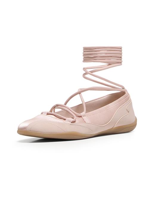 Se Bershka Ballerinasko med rem  lyserød ved About You