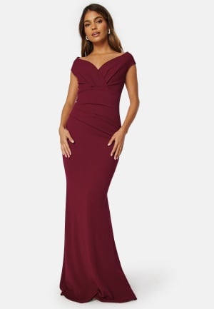 Se Goddiva Bardot Pleat Maxi Dress Wine-red XXL (UK18) ved Bubbleroom