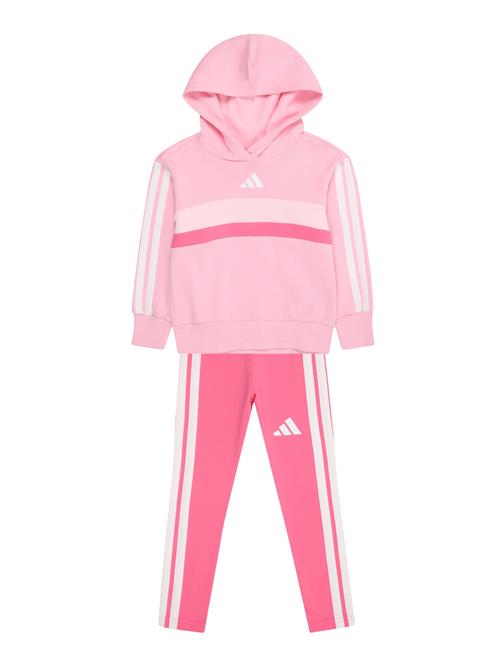 Se ADIDAS SPORTSWEAR Træningsdragt  pink / lyserød / hvid ved About You