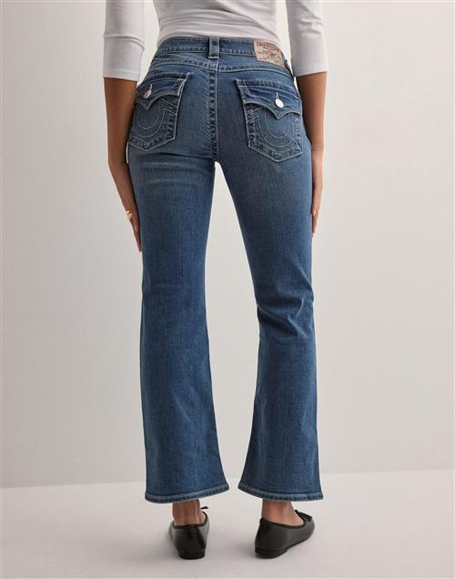 Se True Religion - Blå - Mid Rise Kick Flare Flap ved Nelly