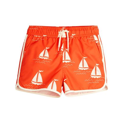 Se Mini Rodini Sailing Boats Aop Badeshorts Red 104/110 cm  Rød  104/110 cm  Unisex ved Babyshop