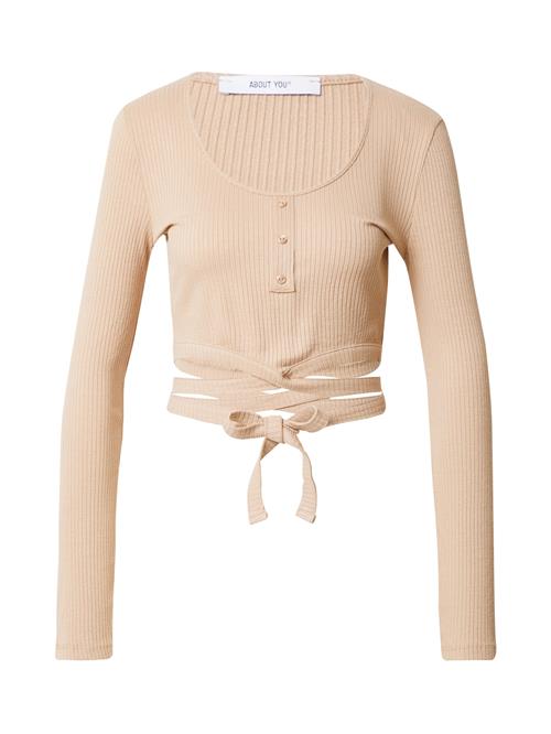 Se ABOUT YOU Shirts 'Charlott'  beige ved About You