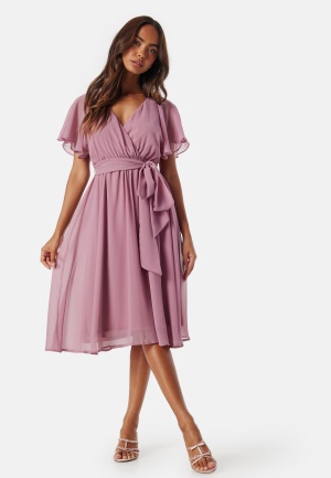 Se Goddiva Flutter Chiffon Midi Dress Lavender XXL (UK18) ved Bubbleroom