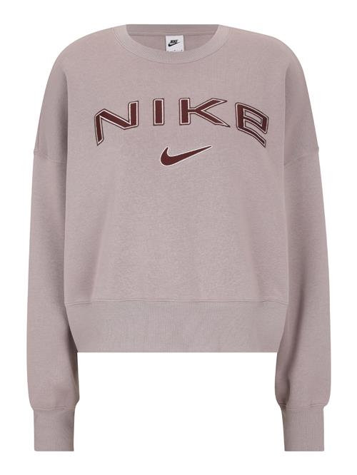 Se Nike Sportswear Sweatshirt 'PHNX FLC'  lysviolet / vinrød / hvid ved About You