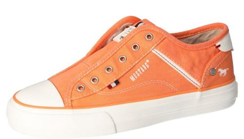 Se MUSTANG Slip On  orange / hvid ved About You