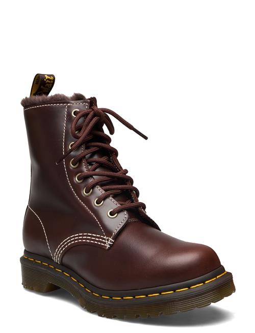 Se 1460 Serena Dark Brown Classic Pull Up Dr. Martens Brown ved Booztlet