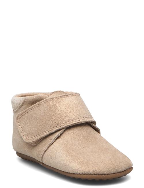 Se Beginners™ Velcro Pom Pom Beige ved Booztlet