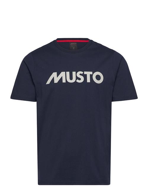 Se M Musto Logo Ss Tee Musto Navy ved Booztlet