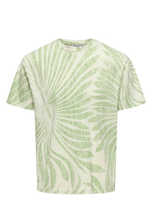 Se Onszeke Life Reg Washed Ss Aop Tee ONLY & SONS Green ved Booztlet