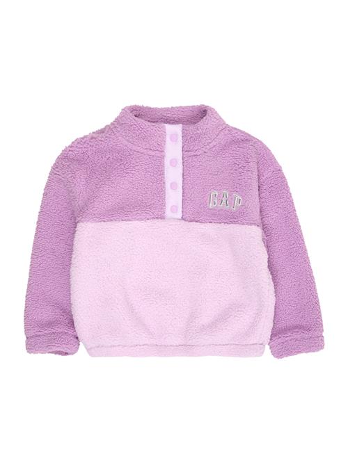 Se GAP Sweatshirt  blomme / orkidee ved About You