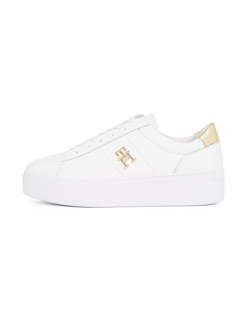 Se TOMMY HILFIGER Sneaker low  guld / hvid ved About You