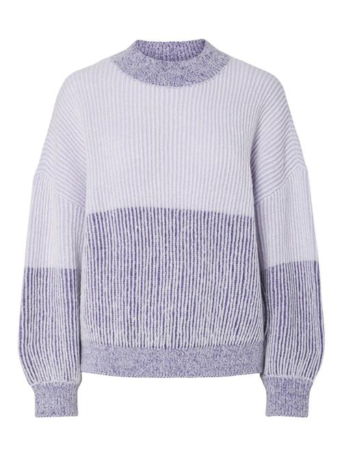 Se PIECES Pullover 'NELLA '  purpur / hvid ved About You