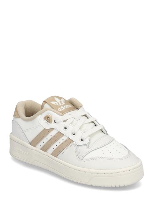 Se Rivalry Low Adidas Originals Beige ved Booztlet