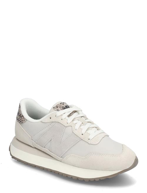 Se New Balance 237 New Balance Beige ved Booztlet