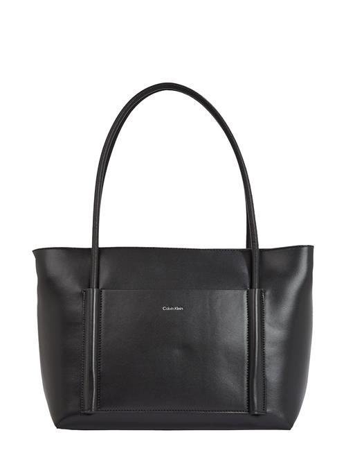 Se Ck Linn Medium Shopper Calvin Klein Black ved Booztlet