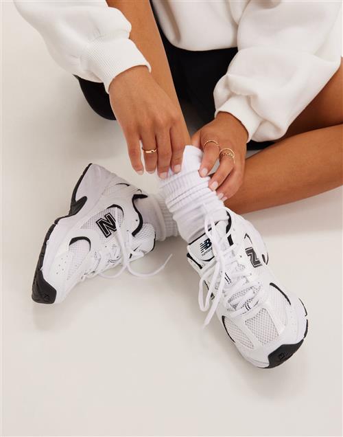 Se New Balance - Hvid - New Balance 530 ved Nelly