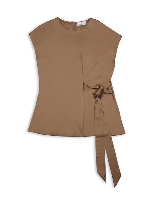 Lola Casademunt Overdel  bronze