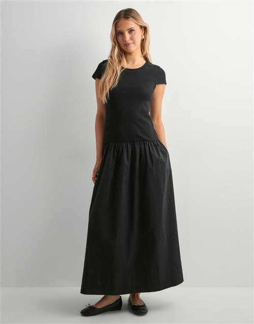 Neo Noir - Sort - Tuscany Dress
