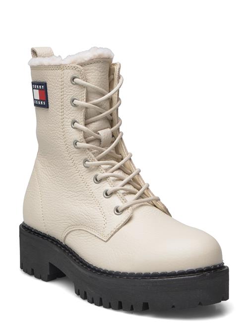 Se Tjw Urban Boot Tumbled Ltr Wl Tommy Hilfiger White ved Booztlet