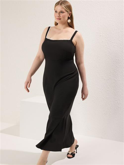 Trendyol Curve Kjole  sort