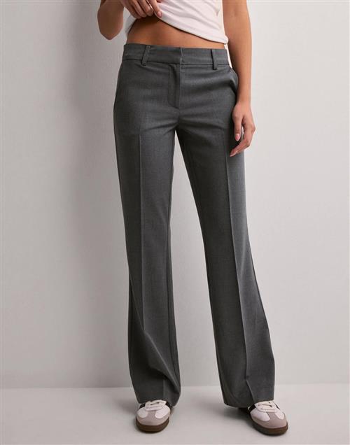 Nelly - Grå - Low Waist Flare Suit Pants