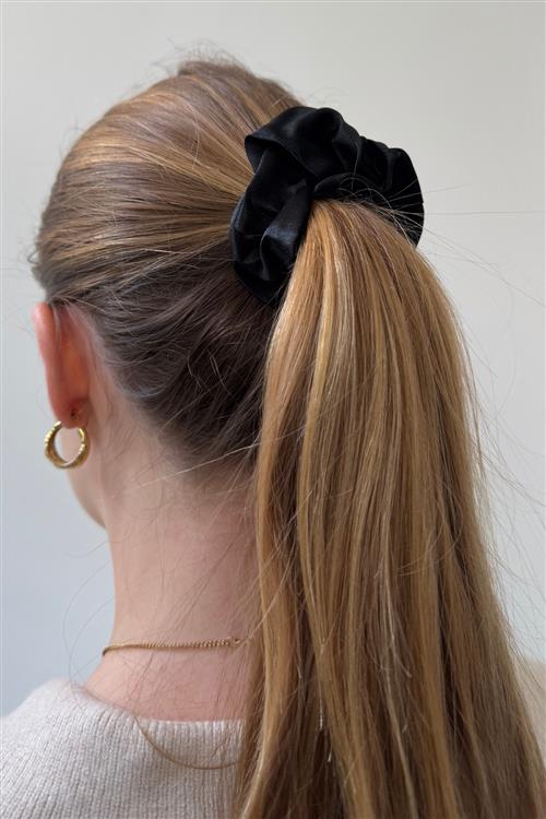 Satin Scrunchie - Sort - One-Size - TeeShoppen