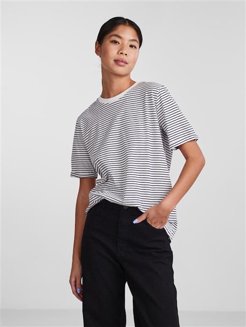Ria Tee - Bright White/Navy Blue - M - PIECES