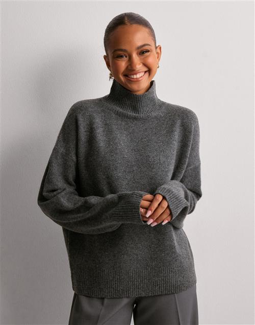Se Nelly - Grå - Loose Polo Knit Sweater ved Nelly