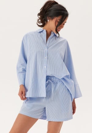 ONLY Onlaugusta Shorts  Cloud Dancer Stripes:blue Stri M