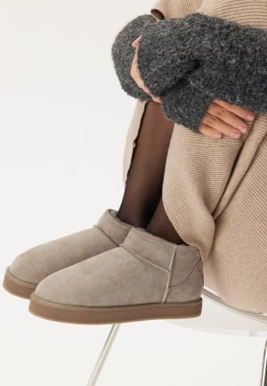 Shepherd Glasgow Sheepskin Boots Stone 40