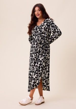 Happy Holly V-neck Viscose Dress Black/Patterned 48/50