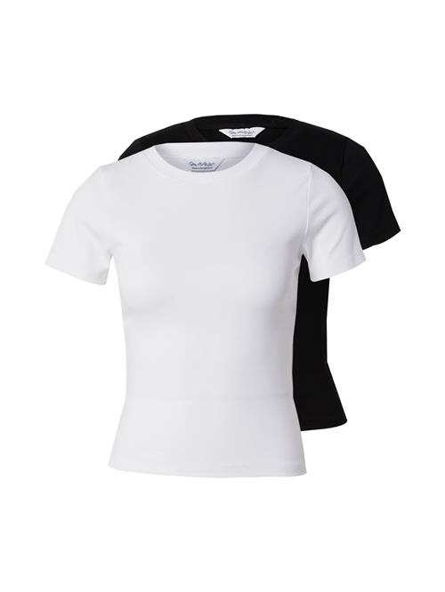 Se Miss Selfridge Shirts  sort / hvid ved About You