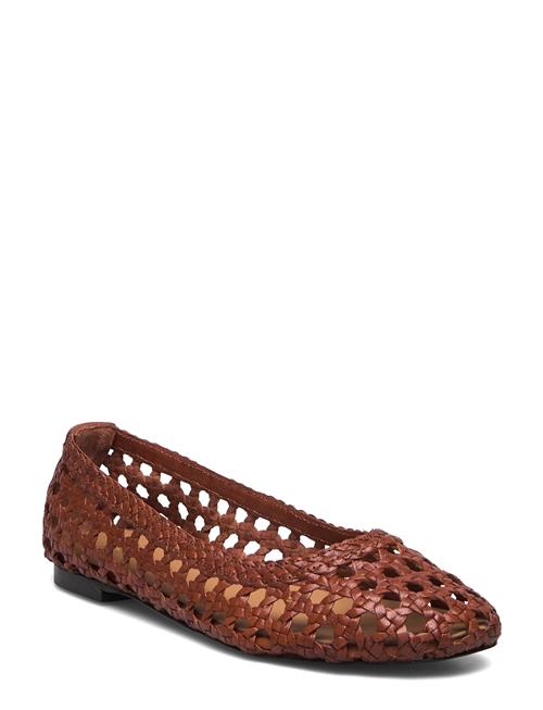 Ballerina Billi Bi Brown