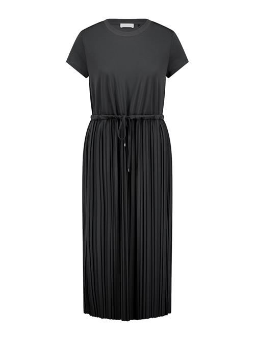 Se GERRY WEBER Kjole  black denim ved About You