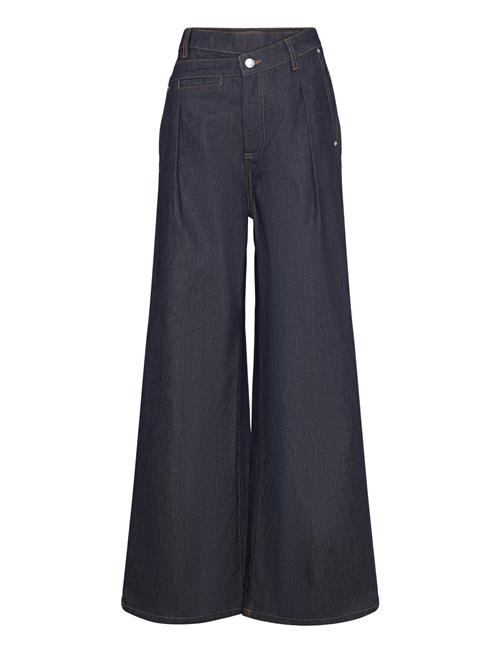 Shellie Munthe Navy