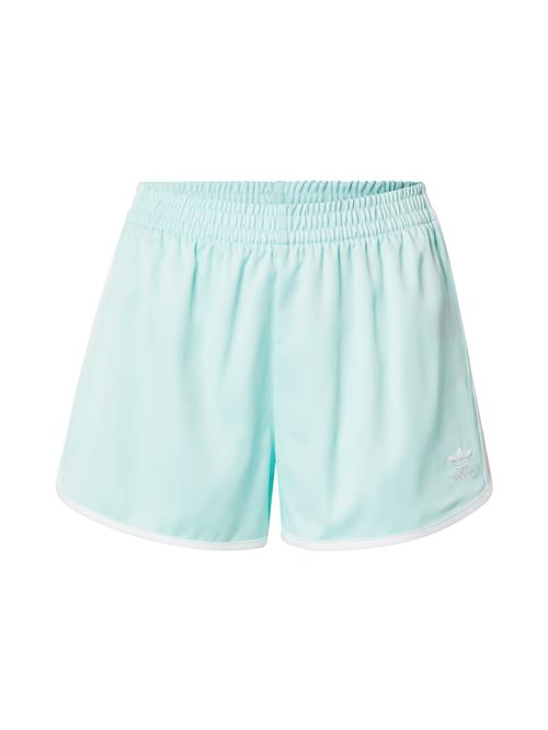 Se ADIDAS ORIGINALS Bukser 'Adicolor'  aqua / hvid ved About You