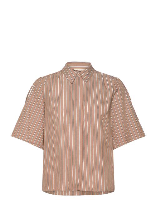Se Esrikka Ss Shirt Esme Studios Patterned ved Booztlet