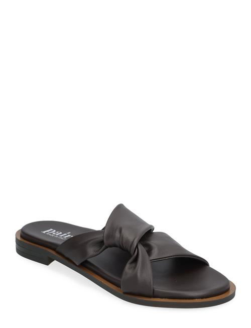 Se Asymetric Flat Apair Brown ved Booztlet