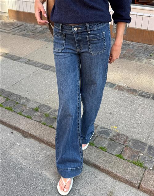 Nelly - Blå - Mid Waist Pocket Jeans
