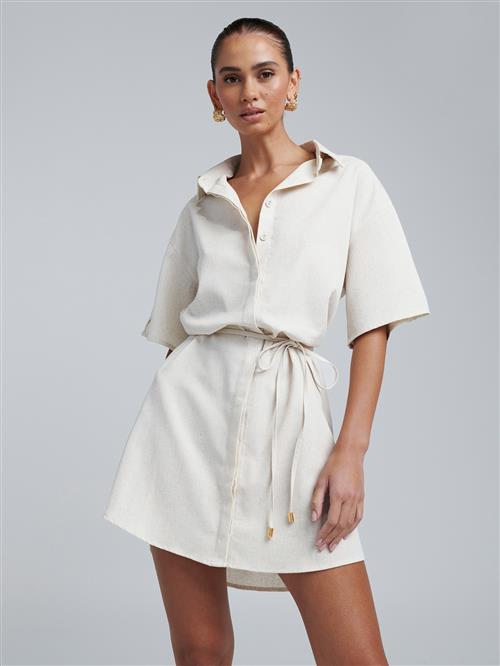 Se BWLDR Kjole 'Orla'  lysebeige ved About You