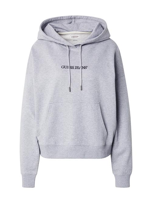 Se GUESS JEANS Sweatshirt  grå / sort ved About You