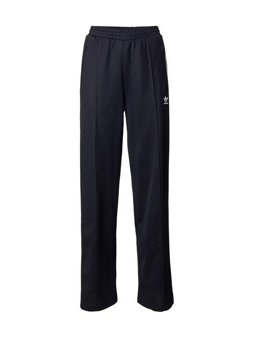 Se ADIDAS ORIGINALS Bukser 'BECKENBAUER'  sort / hvid ved About You