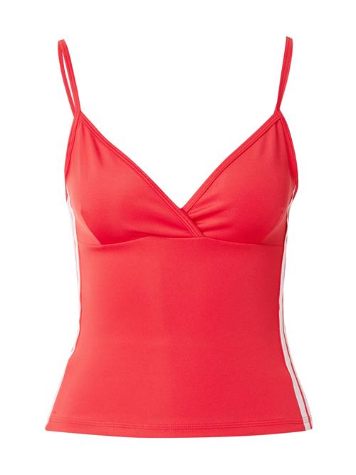 Se ADIDAS SPORTSWEAR Sportsoverdel  rød / hvid ved About You